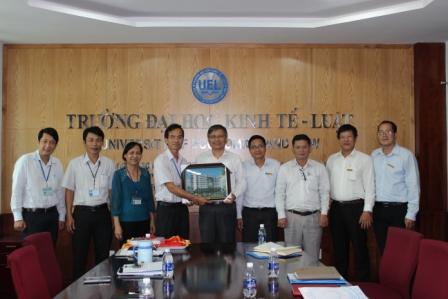 Trường ĐH Kinh tế - Luật làm việc với Trường ĐH Ngân Hàng, TP. HCM.