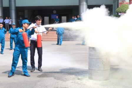 Diễn tập phòng cháy chữa cháy.
