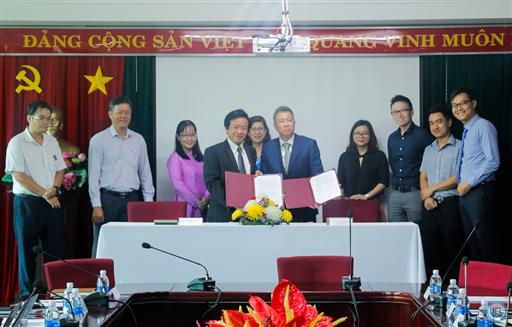 Trường Đại học Kinh tế - Luật ký kết hợp tác với SIFT Analytics Group, Singapore