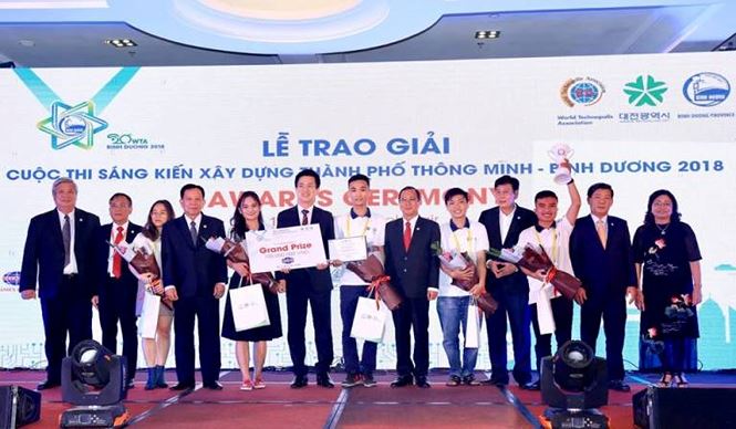 Trường Đại học Kinh tế - Luật về nhất 'Sáng kiến xây dựng TP thông minh'