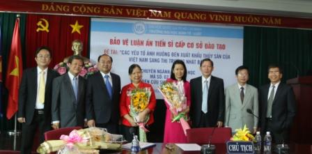 NCS Mai Thị Cẩm Tú bảo vệ thành công luận án tiến sĩ kinh tế cấp cơ sở đào tạo.