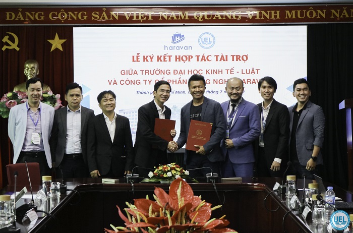 Lễ ký kết MOU hợp tác tài trợ giữa Công ty CP Haravan và UEL
