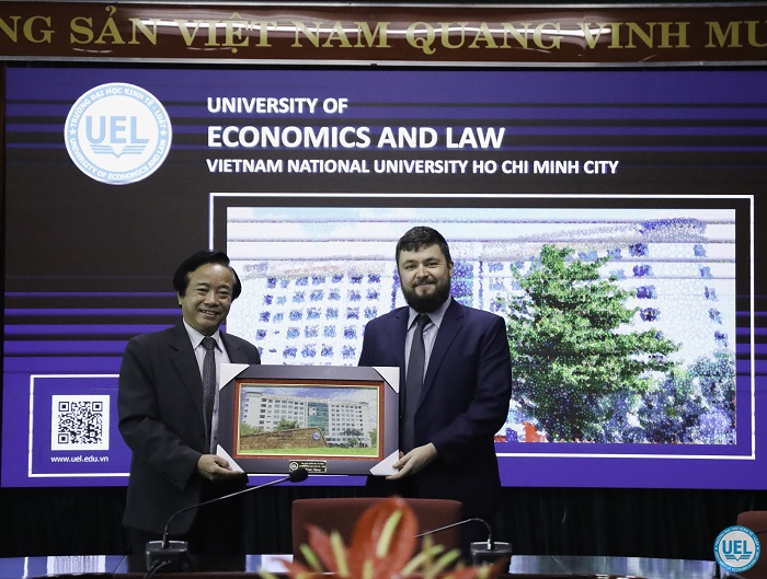 UEL tiếp Trưởng đại diện Quỹ Rosa Luxemburg Stiftung