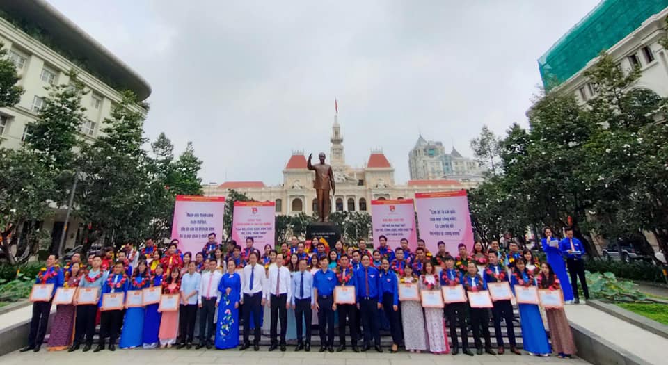 06 cán bộ Trường Đại học Kinh tế - Luật được tuyên dương giải thưởng "Cán bộ, công chức, viên chức trẻ, giỏi, thân thiện Tp. Hồ Chí Minh" lần 9 - năm 2020