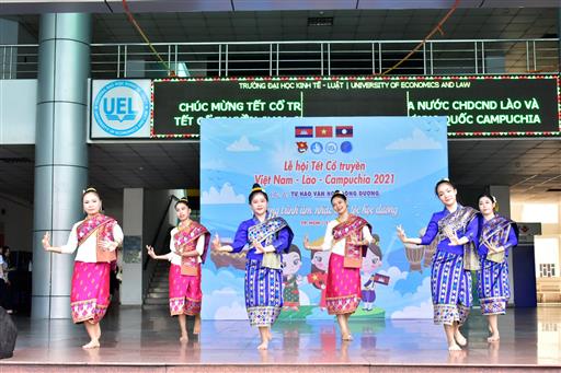 Hơn 1000 Sinh viên tham gia Lễ hội tết cổ truyền Việt nam - Lào - Campuchia 2021