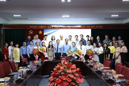 Thành lập Viện Đào tạo ngoại ngữ và trao quyết định bổ nhiệm viên chức quản lý