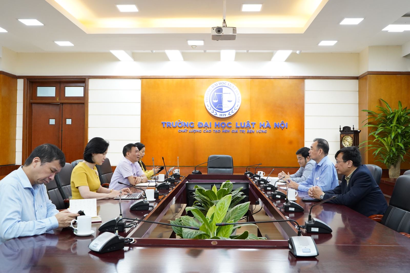 Chuyển giao quyền điều hành của Mạng lưới cơ sở đào tạo luật Việt Nam