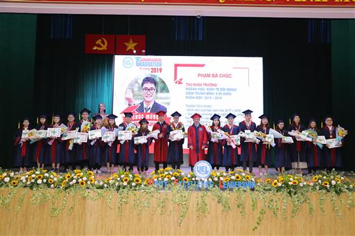 Hình Lễ tốt nghiệp và trao bằng tiến sĩ, thạc sĩ, cử nhân năm 2019