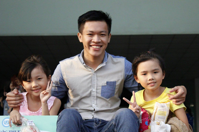 Chàng giảng viên dành tuổi thanh xuân để học cách chung sống với mọi người