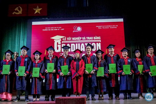 Lễ tốt nghiệp và trao bằng cử nhân Chính quy, Văn bằng 2 vừa làm vừa học đợt 1 năm 2021