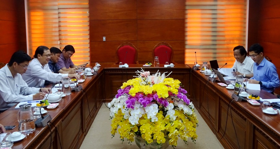 Phó Chủ tịch UBND tỉnh Lê Văn Sử làm việc với Trường Đại học Kinh tế - Luật