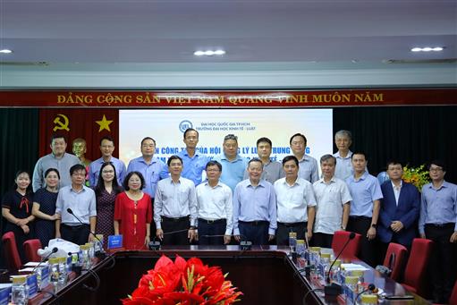 Đoàn công tác của Hội đồng Lý luận Trung ương làm việc với Trường Đại học Kinh tế - Luật