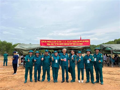 Chiến sĩ tự vệ Trường Đại học Kinh tế - Luật tranh tài tại Hội thi khối tự vệ lực lượng vũ trang TP. Hồ Chí Minh