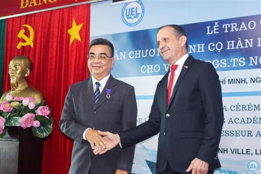 Pháp trao Huân chương Cành cọ Hàn lâm cho Viện sỹ PGS.TS Nguyễn Ngọc Điện