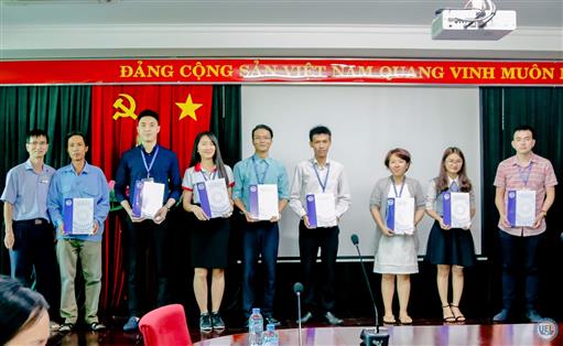 Trường Đại học Kinh tế - Luật kết nạp công đoàn viên mới