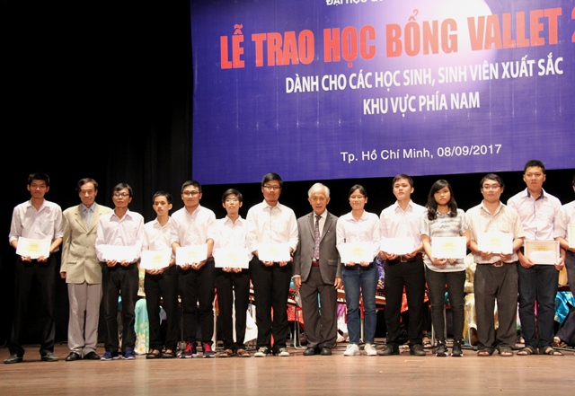 07 sinh viên Trường ĐH Kinh tế - Luật nhận học bổng Vallet