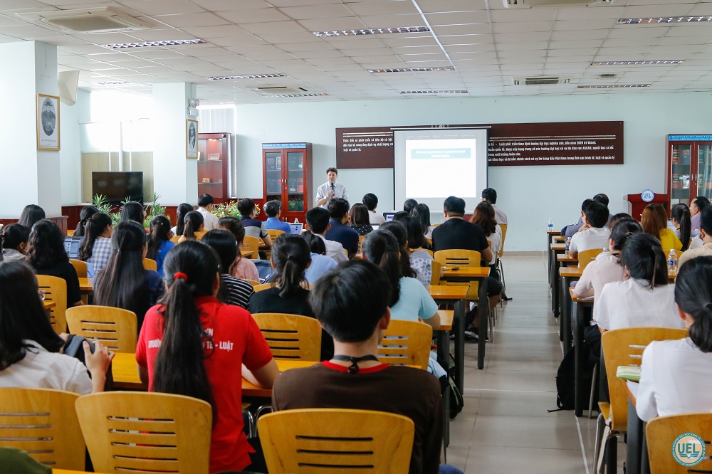 Trường Đại học Kinh tế - Luật tổ chức Seminar Toán học "Memory dependence in dynamic"