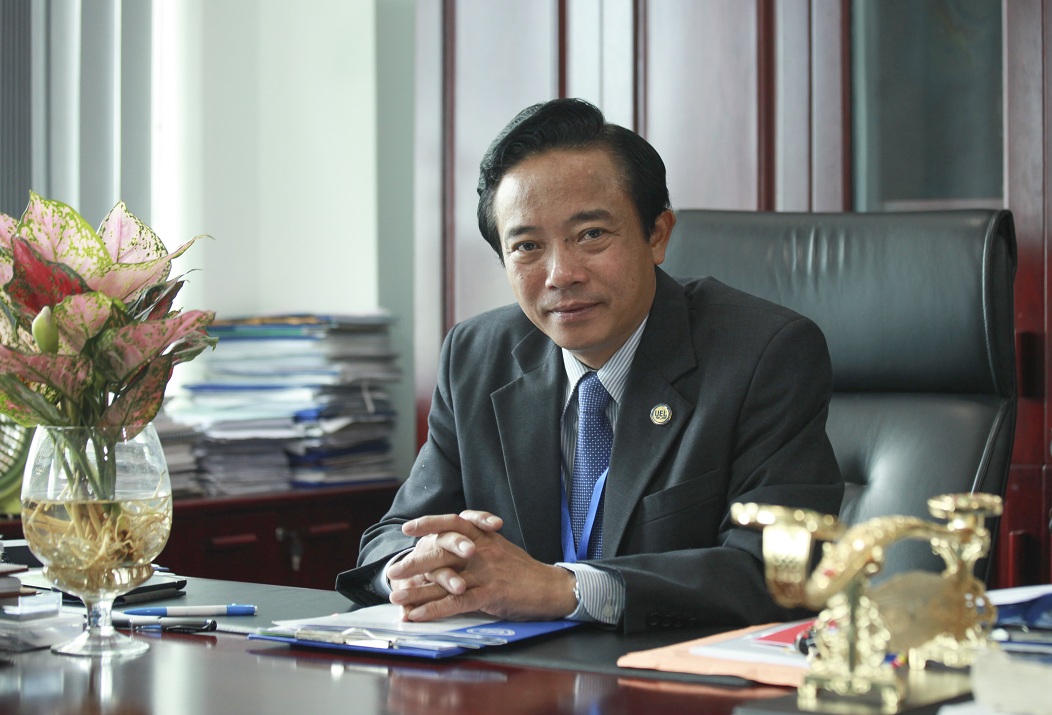 Thư chúc mừng của Thầy Hiệu trưởng Trường Đại học Kinh tế - Luật gửi Tân sinh viên Khóa 18