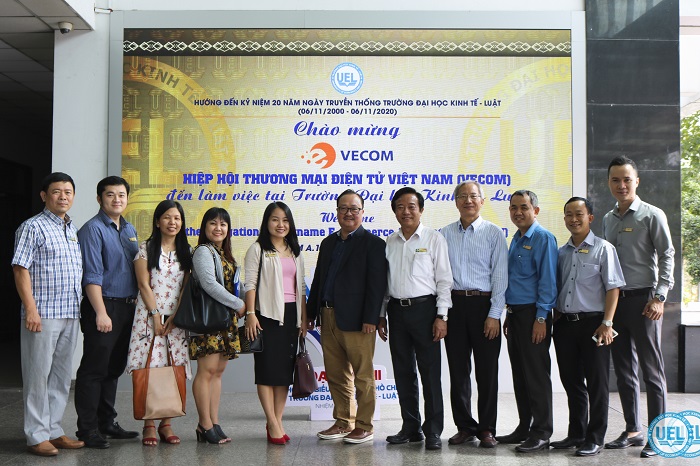 Hiệp hội Thương mại điện tử Việt Nam (VECOM) đến làm việc với UEL