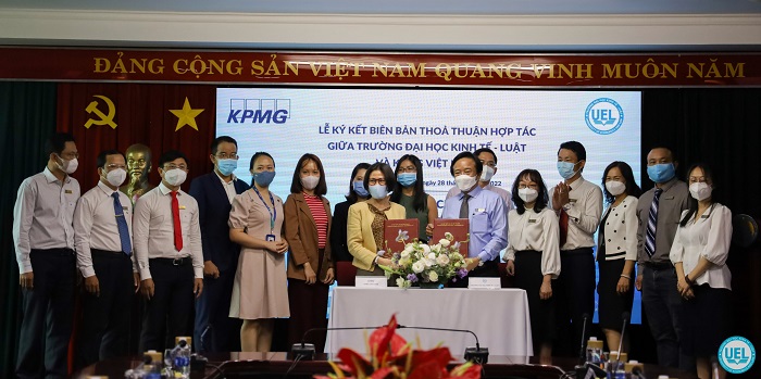 Lễ ký kết Biên bản ghi nhớ hợp tác chương trình "Đào tạo Học kỳ doanh nghiệp" giữa UEL và KPMG