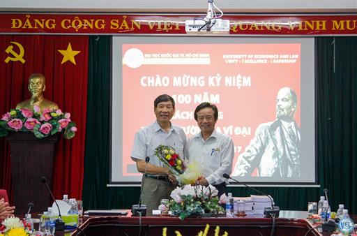 Giao lưu, báo cáo chuyên đề nhân dịp Kỷ niệm 100 năm Cách mạng Tháng Mười Nga và Kỷ niệm 17 năm Ngày truyền thống Trường