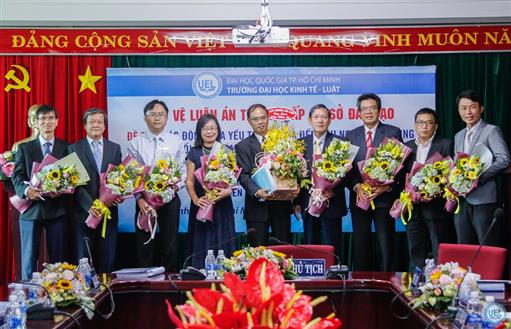 Nghiên cứu sinh Trần Vinh và nghiên cứu sinh Đàng Quang Vắng bảo vệ thành công luận án tiến sĩ