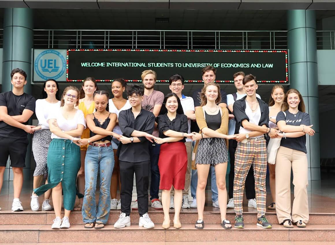 Đối tác đồng hành